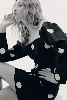 Платье с открытыми плечами H&M, черный