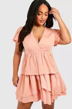 Платье с плиссированной юбкой из фактурной ткани плюс с рюшами boohoo, розовый