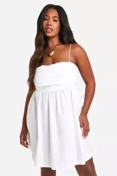 Платье с плиссированной юбкой из хлопкового поплина Plus со сборками boohoo, белый