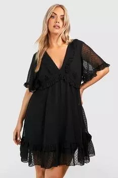 Платье с плиссированной юбкой Plus из сетки Dobby с оборками и рукавами ангела boohoo, черный