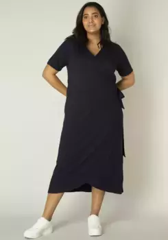 Платье с запахом Base Level Curvy "Abbie", мягкая, струящаяся смесовая вискоза, синий