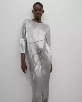 Платье с жатой отделкой бахромой Adolfo Dominguez, серебрянный