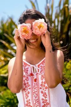 Платье со шлейфом и вышитым цветочным узором Brakeburn, белый