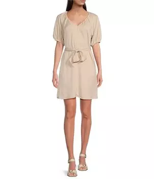 Платье трапециевидной формы из атласного крепа с короткими рукавами и поясом Alex Marie Allison, бежевый