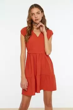 Платье Trendyol с поясом из плитки, красный