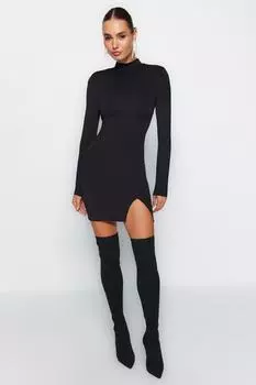 Платье Trendyol с высоким воротником, черный