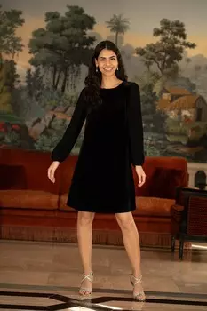 Платье туника с плиссированными рукавами фонариками и завязкой на спине Yumi, черный