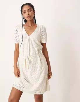 Платье Vila из джерси с вышивкой, завязкой на талии, рукавами-фонариками, кремового цвета
