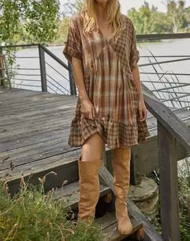 Платье в клетку коричневого цвета By Together