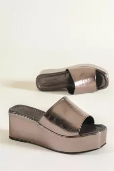 Платиновые женские тапочки Capone на танкетке с одним ремешком и металлизированным ремешком Capone Outfitters, серый