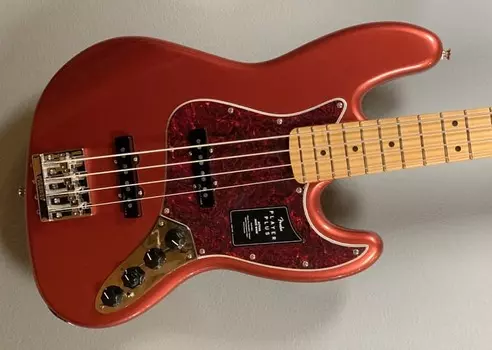 PLAYER PLUS JAZZ BASS-Aged Candy Apple Red Fender
