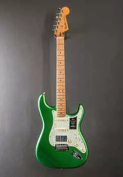 Player Plus Stratocaster HSS - Cosmic Jade с кленом Fender Player Plus Stratocaster HSS - w/Maple