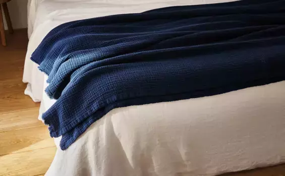 Плед из хлопкового муслина Zara Home, средне-синий