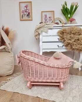 Плетеная колыбелька для кукол, грязно-розовая, с постельным бельем - грязно-розовая. WikliBOX