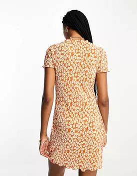 Плиссированная футболка мини с принтом красных ромашек ASOS DESIGN Tall