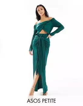 Плиссированное платье макси с открытым вырезом и закрученным передом ASOS DESIGN Petite бутылочно-зеленого цвета