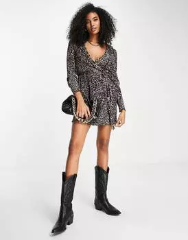 Плиссированное платье мини с запахом и оборками ASOS DESIGN с леопардовым принтом