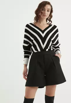 Плиссированные шорты Herita, черный