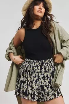 Плиссированные шорты с принтом Simply Be, черный