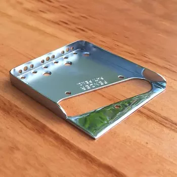 Плита моста Fender Telecaster в винтажном стиле с зубчатым фланцем и перфорацией для верхней нагрузки Telecaster Bridge