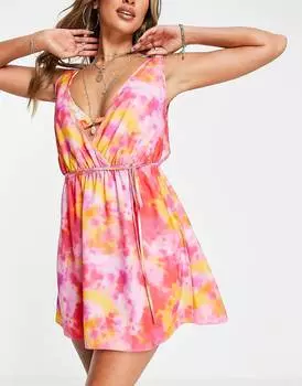 Пляжное мини-платье с глубоким вырезом ASOS DESIGN с принтом тай-дай