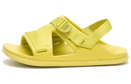 Пляжные сандалии женские желтые Chaco