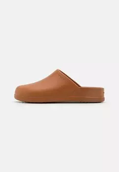 Пляжные тапочки Dylan Unisex Crocs, цвет cognac