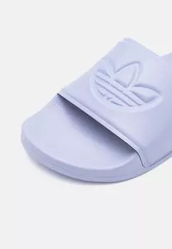 Пляжные тапочки и сандалии adidas Originals, фиолетовые тона Adilette Trefoil Unisex