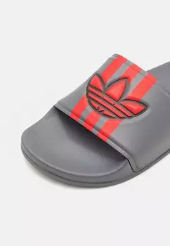 Пляжные тапочки и сандалии adidas Originals, темно-серый Adilette Unisex