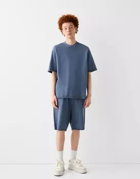 Плюшевые шорты-бермуды с эффектом потертости Bershka, синий