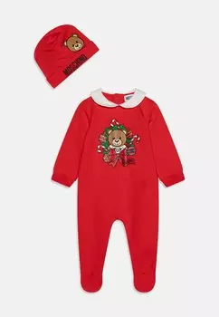 Подарок на рождение BABYGROW HAT GIFT UNISEX SET MOSCHINO, цвет poppy red