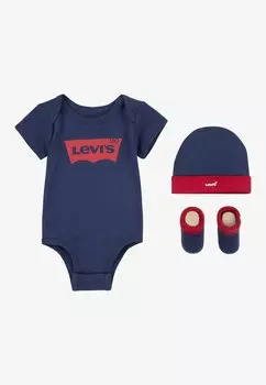 Подарок на рождение BATWING ONESIE HAT BOOTIE UNISEX SET Levi's, цвет dress blues