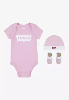 Подарок на рождение BATWING ONESIE HAT BOOTIE UNISEX SET Levi's, цвет fairy tale