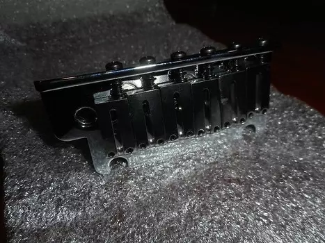 Подлинное тремоло Fender для American Deluxe Strat - CHROME, #007-7092-000