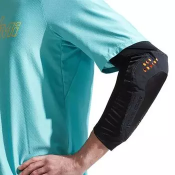 Поднять защиту локтя PEARL iZUMi, черный