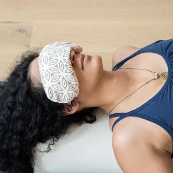 Подушка для глаз хлопок натуральный/серый с рисунком лотоса, веган BODHI, Серый