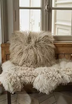 Подушка из кожи ягненка - TIBET CAPPUCCINO - Hollert German Leather Fashion