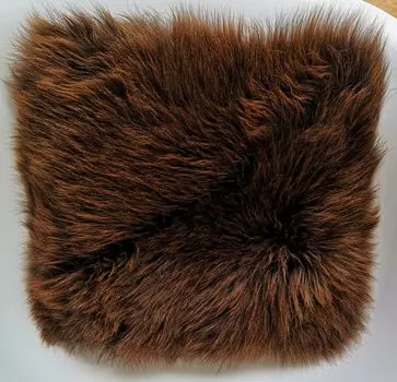 Подушка на сиденье NADI из овчины, шерсти высокой шерсти, размер 40х40 капучино. Reissner Lammfelle