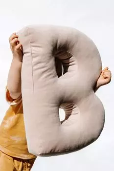 Подушка с буквами B - материал бархат, подушка с буквами, подушка с буквами // цвет Caffe Latte Kadaro