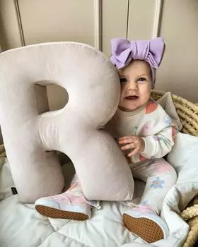 Подушка с буквами R - материал бархат, подушка с буквами, подушка с буквами // цвет КАФЕ ЛАТТЕ Kadaro