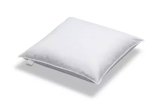 Подушка Spessarttraum Лара Наполнитель: полубелый пух/перо гуся Чехол: 100% хлопок Размер 60х60 см