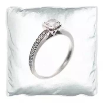 Подушка Wallario Premium, мягкая поверхность, с изображением серебряного обручального кольца крупным планом с фокусом, размер: 60 x 60 см, с белой спинкой