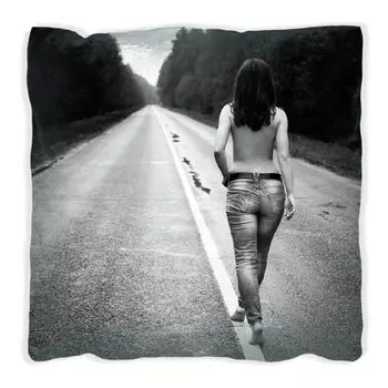 Подушка Wallario Premium, мягкая поверхность, с изображением бегущей по веревке женщины, размер: 60 х 60 см, с белой спинкой