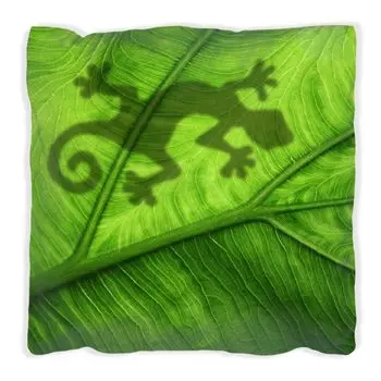 Подушка Wallario Premium, мягкая поверхность, с мотивом Gecko Shadow on Green Leaf - контур, размер: 60 x 60 см, с белой спинкой