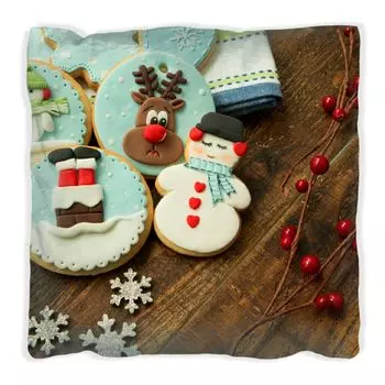 Подушка Wallario Premium, мягкая поверхность, с мотивом «Рождество на кухне» - печенье на деревянном столе, размер: 60 х 60 см, с белой спинкой