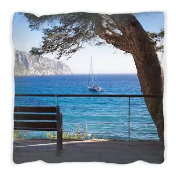Подушка Wallario Premium, мягкая поверхность, с мотивом «Одинокая скамья у моря — Испания летом», размер: 40 x 40 см, с белой спинкой