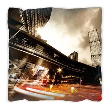 Подушка Wallario Premium, мягкая поверхность, с мотивом «Вечерний город — уличный», размер: 60 х 60 см, с белой спинкой