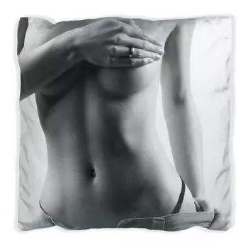 Подушка Wallario Premium, мягкая поверхность, с мотивом «Полуобнаженная женщина в джинсах», размер: 60 x 60 см, с белой спинкой
