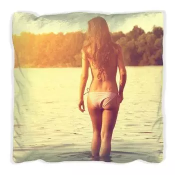 Подушка Wallario Premium, мягкая поверхность, с мотивом «Девочка в озере», размер: 60 x 60 см, с белой спинкой