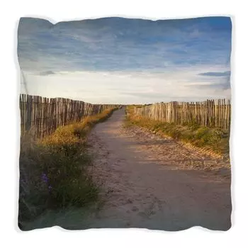 Подушка Wallario Premium, мягкая поверхность, с песчаной дорожкой на пляже во Франции, Бретань, размер: 40 х 40 см, с белой спинкой